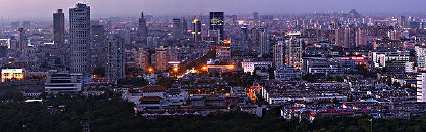 国外观众观看《我的世界大电影》 中途过于激动被警察请出电影院